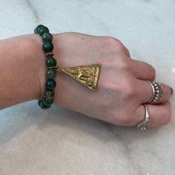 🔸NWT🔸 Moss Agate Beaded Bracelet with Vintage Tibetan Gold Charm - Picture 2 of 12